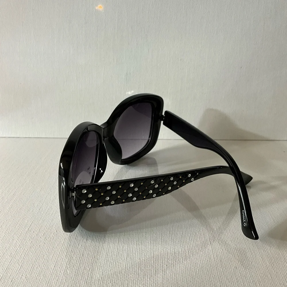 Chic Black Designer Sunglasses